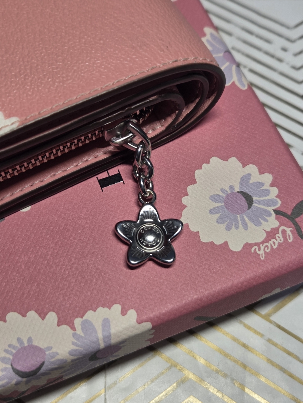 Coach Bubblegum Pink Daisy Snap Wallet Like New Boxed - Picture 14 of 14
